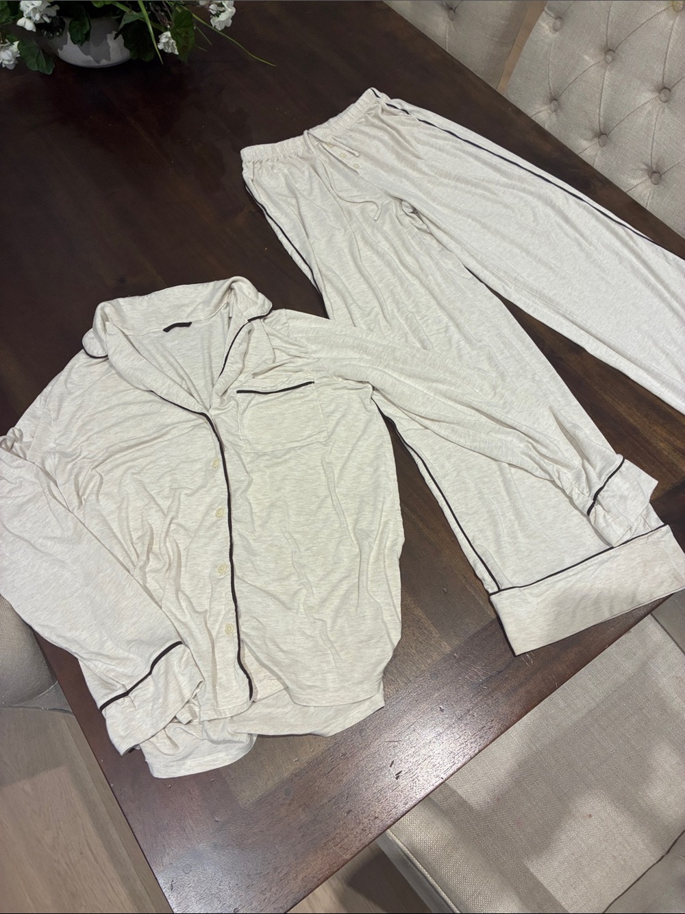 Women’s xs aerie Two-Piece Pajama Set in Light grey with Contrast Trim